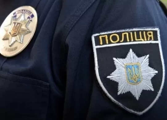 Під Харковом зупинили машину зі зброєю із російською символікою