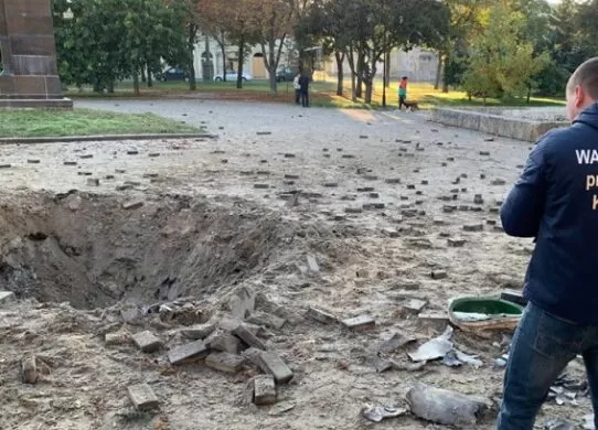 Вночі російські окупанти ракетами обстріляли два райони Харкова