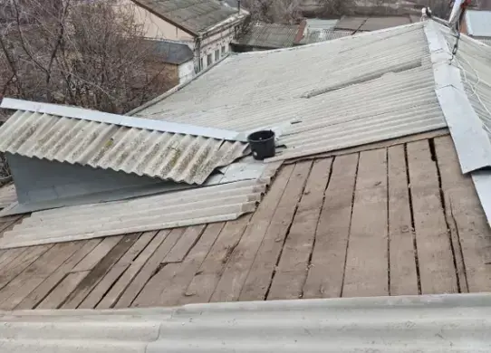 У Харкові продовжуються відновлювальні роботи будинків, які постраждали від обстрілів