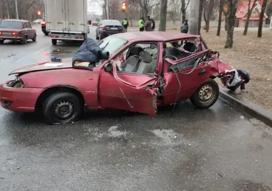 У Харкові водій, проїхавши на заборонений сигнал світлофора, потрапив у ДТП