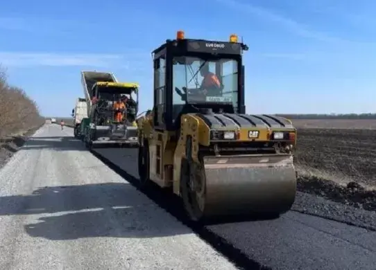 На деокупованій Харківщині розпочали ремонт дороги