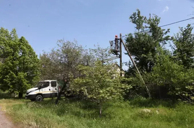 Електропостачання відновили ще в одному населеному пункті у Чугуївському районі