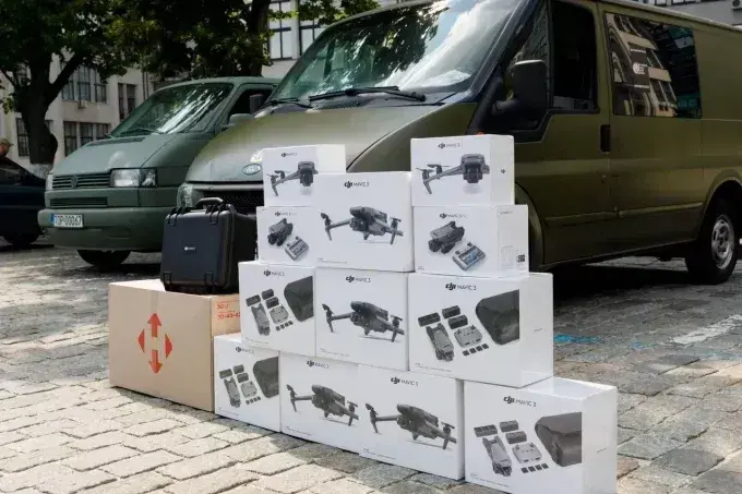 Харківські військові отримали від волонтерів дрони та автомобілі