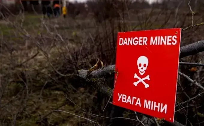 На Харківщині чоловік підірвався на міні та травмував обличчя