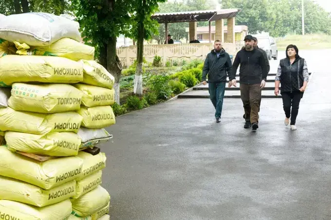 Як живе селище на Харківщині, яке знаходиться за 4 км від кордону з рф?