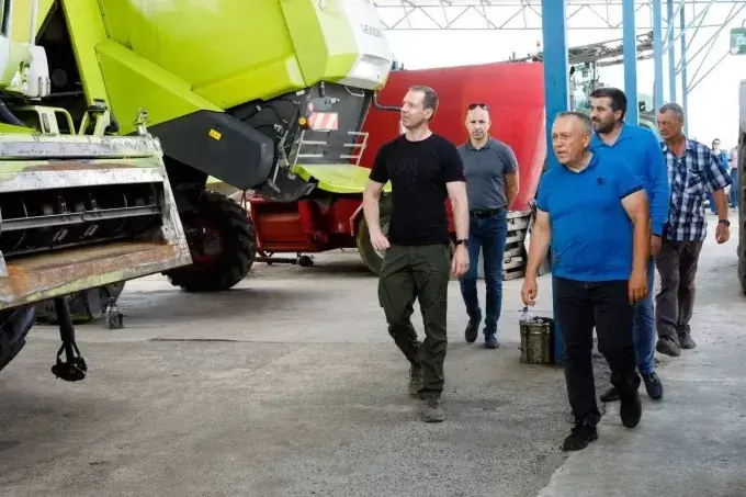 У Слобожанській громаді оглянули агропідприємство, школу та укриття