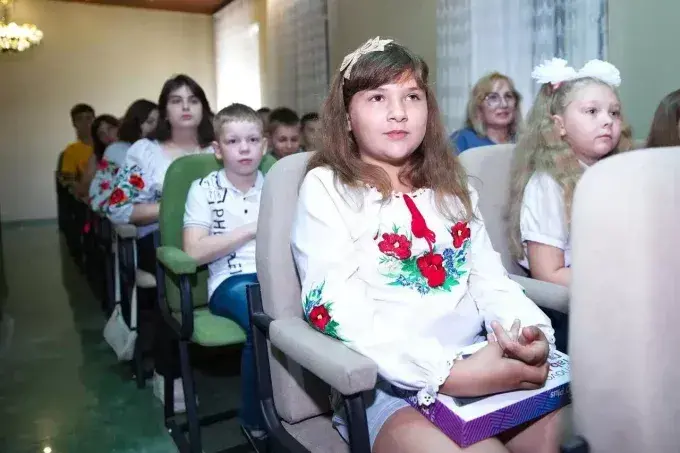 Учні Дергачівської громади отримали планшети та хромбуки