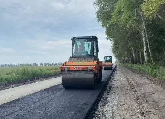 На Харківщині уклали понад 13 км вирівнювального шару на зруйнованій дорозі