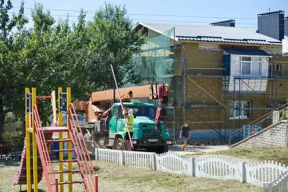 У Дергачах відновлюють 17 пошкоджених багатоквартирних будинків