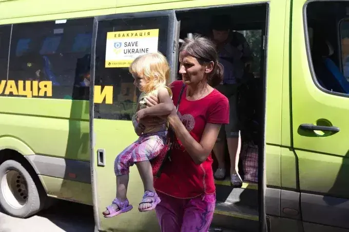 Триває евакуація з небезпечних громад Харківської області