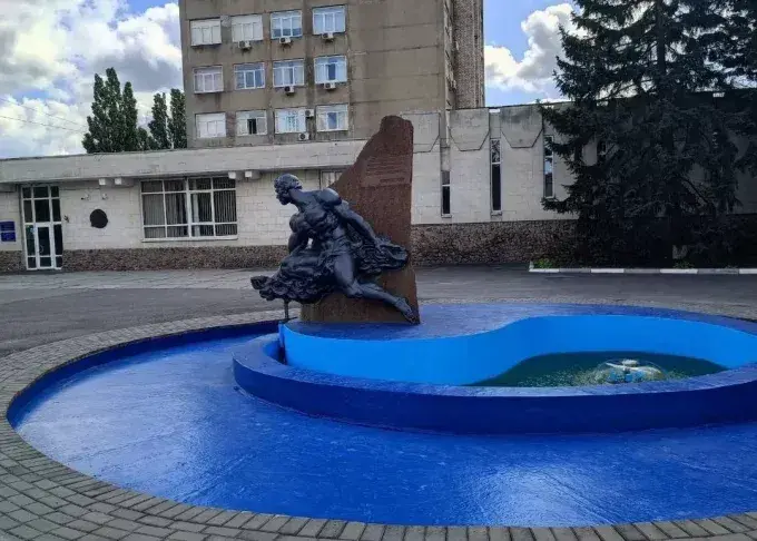 У Харкові провели реставрацію памʼятника водопровідникам