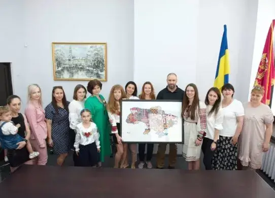 До Дня Незалежності харківські майстрині вишили карту України