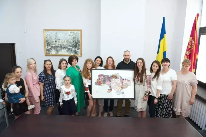 До Дня Незалежності харківські майстрині вишили карту України
