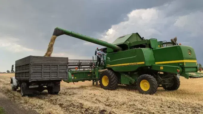 Понад мільйон тонн зерна зібрали харківські аграрії