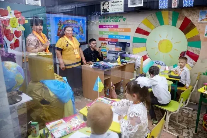 У Харківському метрополітені школярі розпочали комбіноване навчання