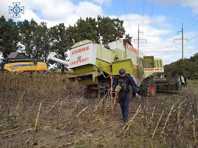 На Харківщині на міні підірвався комбайн