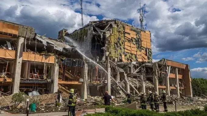 Завершується ремонт пошкоджених багатоповерхівок у Лозовій на Харківщині