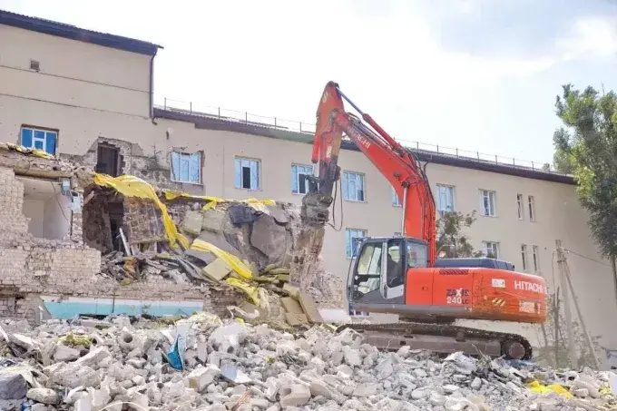 В Ізюмській лікарні на Харківщині відновлять головний, пологовий та інфекційний корпуси