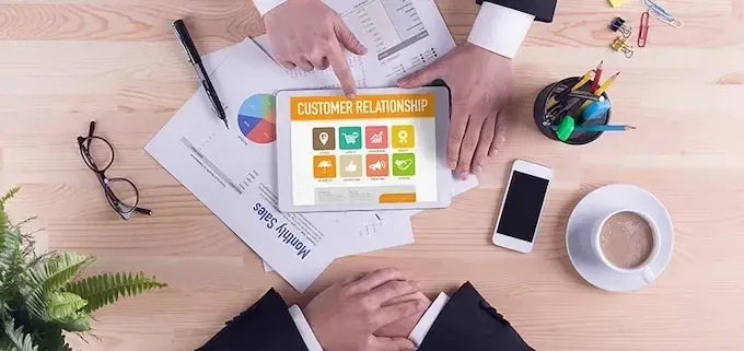 CRM для товарного бізнесу: Основи, переваги та як обрати найкращу CRM систему