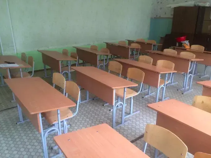 Де недорого купити шкільні стільці