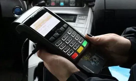 Касові апарати та фіскальні чеки - податкова розʼяснила, що змінилося для таксистів