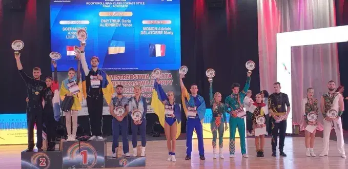 Харківʼяни повернулися з міжнародних змагань з акробатичного рок-н-ролу з медалями