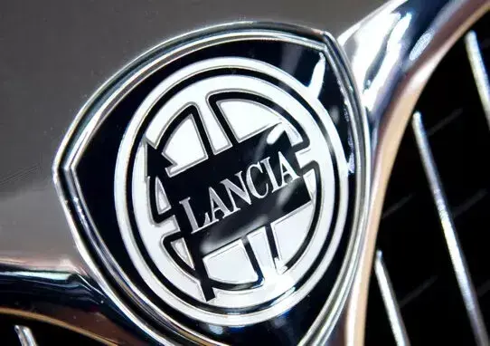 Поєднання класичних та сучасних мотивів у відродженої «Lancia»