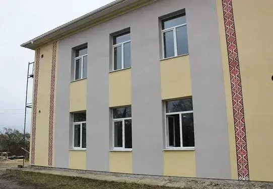 У Старосалтівській громаді на Харківщині триває відновлення багатоповерхівок, школи та лікарні