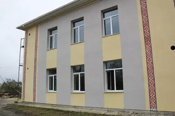 У Старосалтівській громаді на Харківщині триває відновлення багатоповерхівок, школи та лікарні