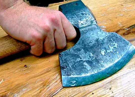 У Харкові засудили чоловіка, який вбив та розчленував тіло сокирою