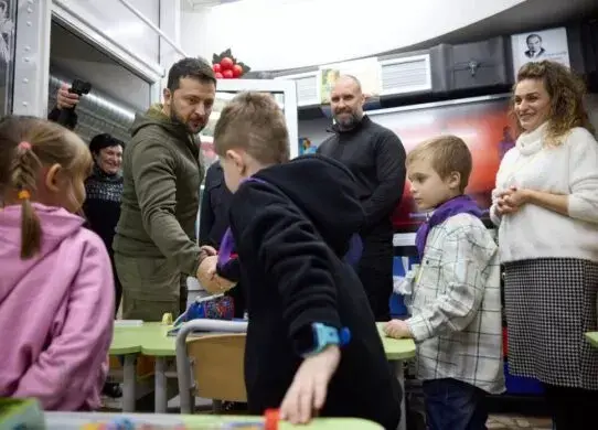 Зеленський ознайомився з роботою підземної школи в харківському метрополітені