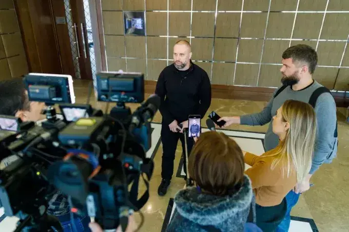 Тони бетону та кілометри ровів - Зеленський наказав посилити оборону Харківської області