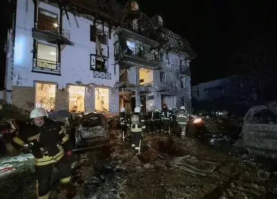 Окупанти влучили двома ракетами біля готелю, де були іноземні журналісти - постраждали цивільні