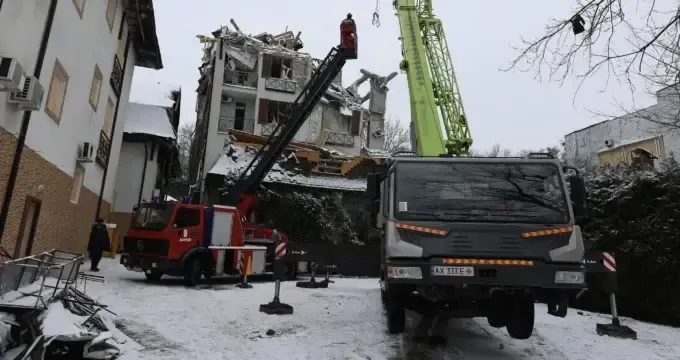 У Харкові рятувальники демонтують аварійні стіни зруйнованого росіянами готелю
