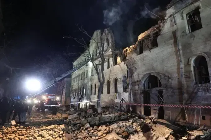 Ракетний удар по Харкову: 13 поранених у лікарні, в місті проблеми зі світлом та газом