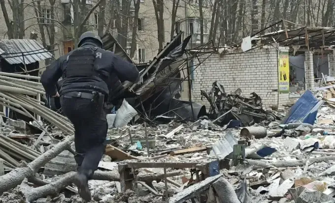 У Харкові постраждали троє поліцейських під час розбору завалів