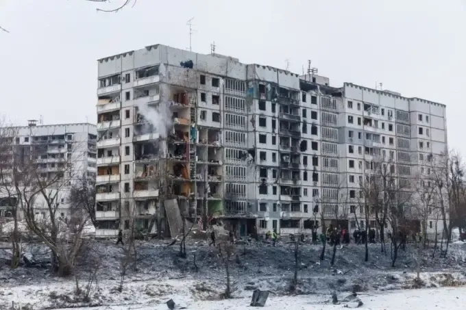 Таксист, мати з донькою, подружжя з «бородатими» таксами - кого вбила російська ракета у Харкові?