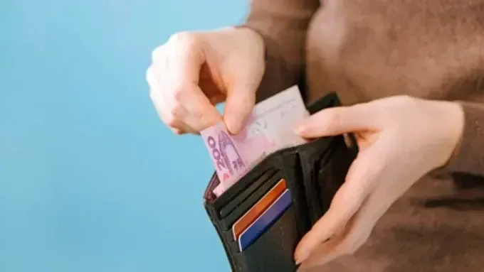 В Україні скорочуватимуть виплати ВПО - хто продовжить отримувати гроші?
