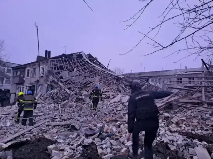 Під завалами двоповерхового будинку на Харківщині знайшли ще три тіла - серед них мати з донькою