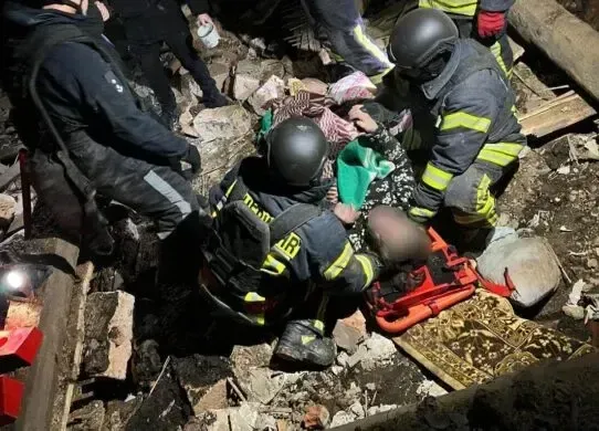 Окупанти атакували село на Харківщині керованими авіабомбами - з-під завалів деблокували поранену жінку