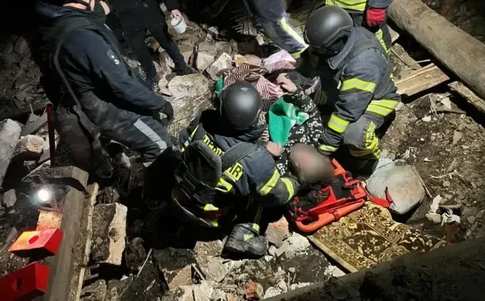 Окупанти атакували село на Харківщині керованими авіабомбами - з-під завалів деблокували поранену жінку