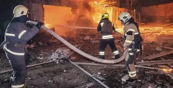 Окупанти влучили у готель на Харківщині - під завалами людина