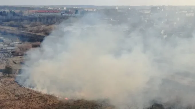 У Немишлянському районі Харкова забруднений ґрунт після обстрілу нафтобази: що з ним робитимуть?