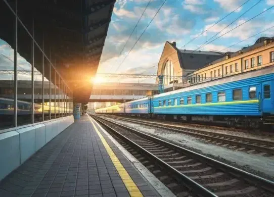 На шкільні канікули запустять додаткові поїзди з Харкова до Ворохти: графік руху