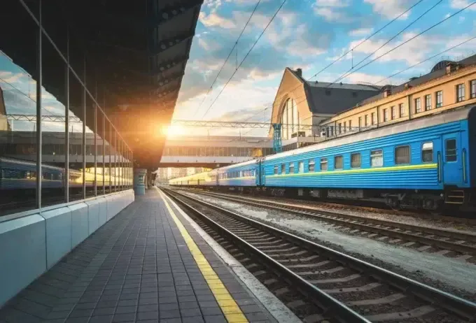 На шкільні канікули запустять додаткові поїзди з Харкова до Ворохти: графік руху