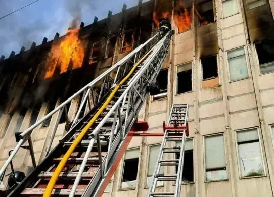 Під завалами у Харкові можуть залишатися до 10 людей, а тіла двох загиблих не можуть деблокувати