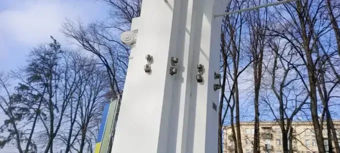 У центрі Харкова невідомі вкрали світлодіодні світильники