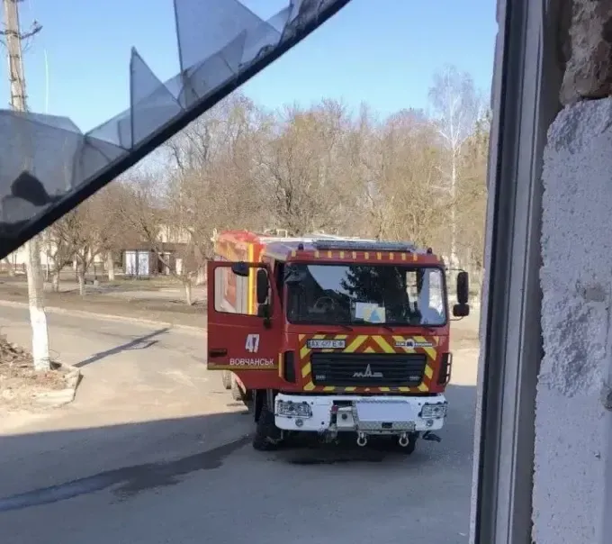 На Харківщині окупанти поцілили дроном по авто з рятувальниками та поліцейськими