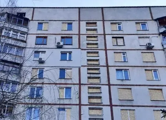 Мобільні бригади з будівельниками допомагають людям на Харківщині ремонтувати пошкоджене житло