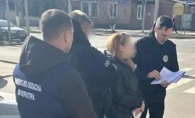 Вигадувала інвалідність, щоб чоловіки могли уникнути мобілізації - затримали харківʼянку, яка допомагала ухилянтам